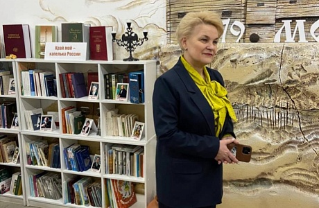 Исполняющий полномочия главы Мокшанского района Решетченко А.В. посетила модельную библиотеку