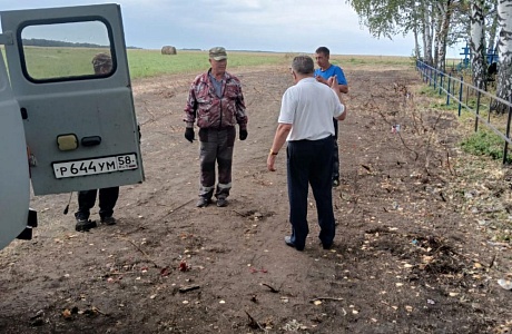 С рабочим визитом глава Мокшанского района посетил д. Черниговку Засечного сельсовета .