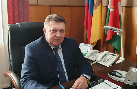 Поздравление главы Мокшанского района Николая Тихомирова с Днем работника торговли 