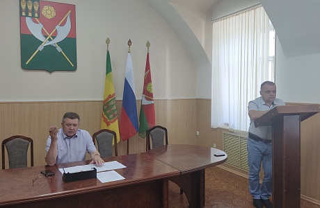 Глава Мокшанского района Н.Н.Тихомиров провел оперативное совещание по вопросам социального характера