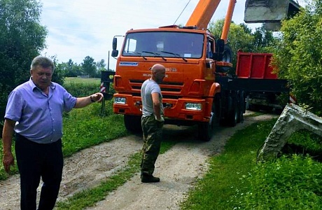 Глава Мокшанского района Н.Н. Тихомиров побывал на стройплощадке моста через реку Медаевка