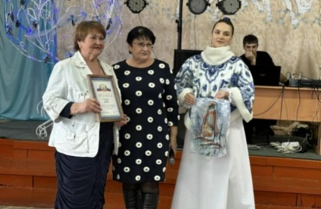 В районном Доме культуры прошел бал-маскарад «Чудеса там, где в них верят!» В районном Доме культуры прошел бал-маскарад «Чудеса там, где в них верят!»