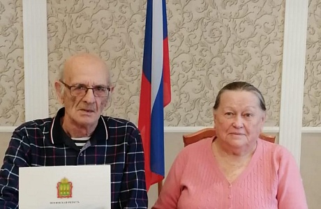 Руководитель территориального отдела ЗАГС Мокшанского района Управления ЗАГС Министерства труда, социальной защиты и демографии Пензенской области Елена Паняева в торжественной обстановке поздравила супругов Халчевских с «золотой свадьбой».