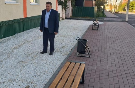 Глава Мокшан кого района Н.Н.Тихомиров провёл рабочую планёрку на объекте «Благоустройства участка улицы Поцелуева". 