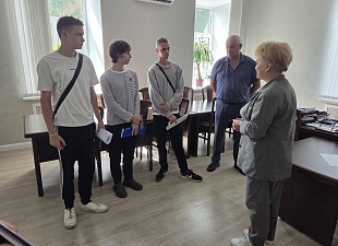 Глава Мокшанского района Решетченко Алевтина Викторовна вручила ключи от благоустроенных квартир Глава Мокшанского района Решетченко Алевтина Викторовна вручила ключи от благоустроенных квартир