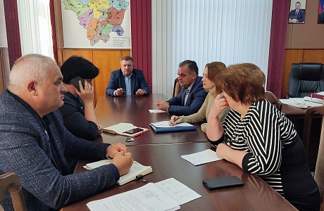 Глава Мокшанского района Н.Н.Тихомиров провел рабочую планерку Глава Мокшанского района Н.Н.Тихомиров провел рабочую планерку