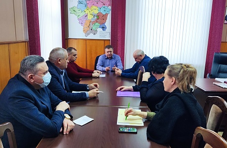 Глава Мокшанского района Н.Н.Тихомиров провел оперативное совещание по вопросу функционирования систем водоснабжения в р.п.Мокшан.