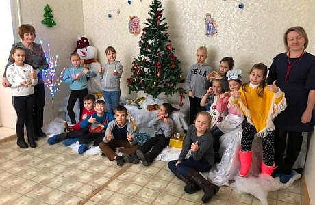 2 января с учащимися 3 «А» класса МБОУ СОШ №1 была проведена игровая мозаика «Новогодние приключения в стране литературных героев». 