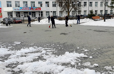 Сотрудники администрации Мокшанского района приняли участие в санитарной пятнице