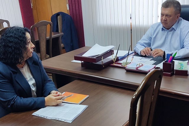 Глава района Н.Н.Тихомиров провёл встречу с руководителем клиентской службы в Мокшанском районе отделения СФР по Пензенской области Частухиной И.Н.. Глава района Н.Н.Тихомиров провёл встречу с руководителем клиентской службы в Мокшанском районе отделения СФР по Пензенской области Частухиной И.Н..