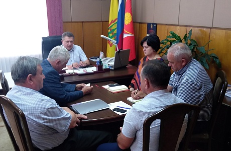 Глава Мокшанского района Н.Н. Тихомиров провел рабочее совещание
