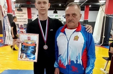 Вновь порадовали своих болельщиков мокшанские гиревики. Вновь порадовали своих болельщиков мокшанские гиревики.