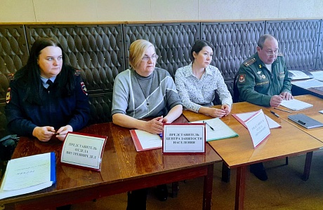 Глава Мокшаского района Тихомиров Н.Н. провел заседание комиссии по весенней призывной кампании 2024.