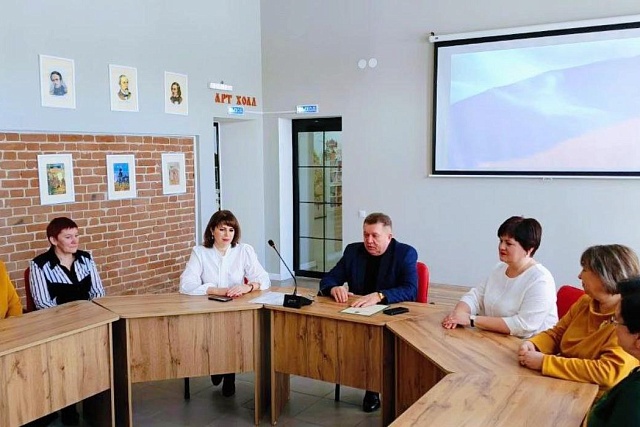 В среду, 28 февраля 2024 года, провел встречу с трудовым коллективом МБУК «Мокшанская центральная районная библиотека». В среду, 28 февраля 2024 года, провел встречу с трудовым коллективом МБУК «Мокшанская центральная районная библиотека».