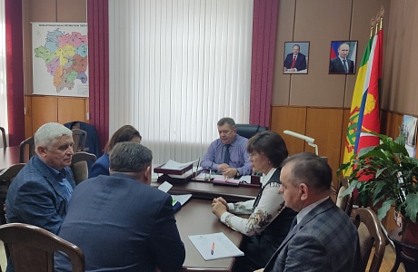 Глава Мокшанского района Н.Н.Тихомиров провёл совещание Глава Мокшанского района Н.Н.Тихомиров провёл совещание