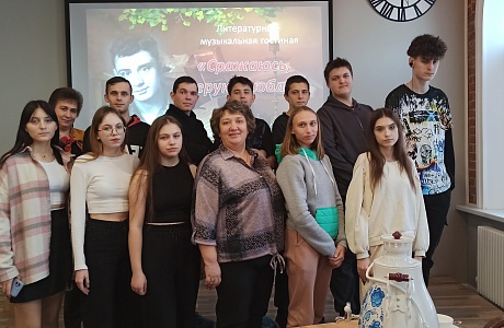 «Сражаюсь, верую, люблю» – эти слова стали как бы девизом поэта Эдуарда Асадова, его жизненном кредо.