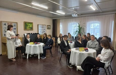 Учащиеся 9 В класса МБОУ СОШ №2 посетили Дом писателя Учащиеся 9 В класса МБОУ СОШ №2 посетили Дом писателя