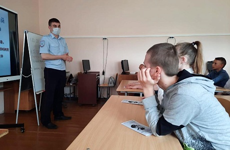 20 мая с учениками 6 класса школы п. Красное Польцо состоялся актуальный разговор «Я и дорога. Правонарушения на дороге».