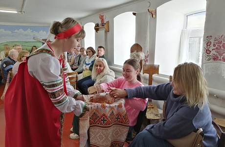 ЭКСКУРСАНТЫ ТУРИСТИЧЕСКИХ АГЕНТСТВ ПОСЕТИЛИ МУЗЕЙ ПИСАТЕЛЯ А.Г.МАЛЫШКИНА ЭКСКУРСАНТЫ ТУРИСТИЧЕСКИХ АГЕНТСТВ ПОСЕТИЛИ МУЗЕЙ ПИСАТЕЛЯ А.Г.МАЛЫШКИНА