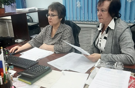 Работники отдела по развитию сельского хозяйства и предпринимательства  помогают сельхозтоваропроизводителям Мокшанского района оформить пакет документов на получение субсидии  из федерального  бюджета 