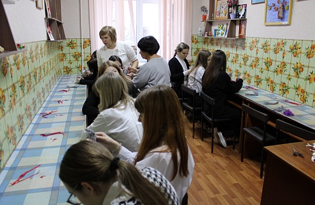28 ноября в Детской школе искусств преподавателями художественного отделения Горнаевой Д.И. и Подрубилиной С.В. были проведены мастер-классы по декоративно - прикладному творчеству в рамках реализации проекта "Пушкинская карта".