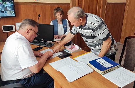 Глава Мокшанского района Н.Н.Тихомиров провел личный прием граждан. Глава Мокшанского района Н.Н.Тихомиров провел личный прием граждан.