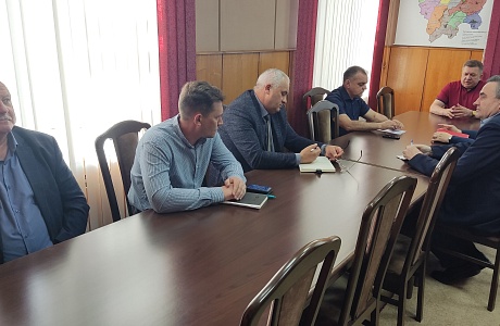 Глава Мокшанского района Н.Н.Тихомиров провел рабочее совещание по вопросу обеспечения населения водой в р.п.Мокшан.