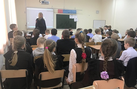 Сотрудники ГИБДД  провели профилактическую беседу в школе на тему безопасности дорожного движения в МБОУ СОШ с. Рамзай