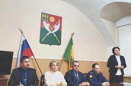 19.10.2022г. состоялось внеочередное расширенное заседание КДН и ЗП Мокшанского района с участие представителей областного правительства и министерства образования Пензенской области по причине чрезвычайного происшествия 19.10.2022г. состоялось внеочередное расширенное заседание КДН и ЗП Мокшанского района с участие представителей областного правительства и министерства образования Пензенской области по причине чрезвычайного происшествия