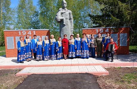 В преддверии великого праздника Дня Победы автоклуб и Народный хор ветеранов (руководитель А. Данин) посетили с. Засечное с концертной программой «И песни тоже воевали». В преддверии великого праздника Дня Победы автоклуб и Народный хор ветеранов (руководитель А. Данин) посетили с. Засечное с концертной программой «И песни тоже воевали».