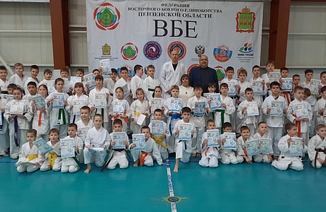 Мокшанские спортсмены восточного боевого единоборства 27-28 января в физкультурно-оздоровительного комплексе "Звезда" г. Пензы принимали участие в учебно-тренировочном семинар по восточному боевому единоборству. Мокшанские спортсмены восточного боевого единоборства 27-28 января в физкультурно-оздоровительного комплексе "Звезда" г. Пензы принимали участие в учебно-тренировочном семинар по восточному боевому единоборству.