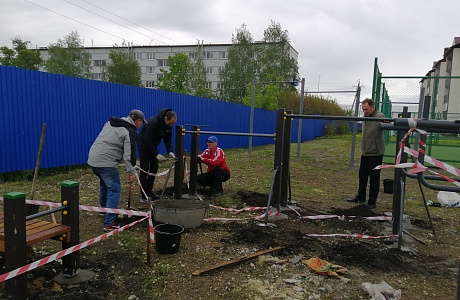 На территории около Физкультурно-оздоровительного комплекса р.п. Мокшан завершен монтаж элементов новой спортивной площадки. На территории около Физкультурно-оздоровительного комплекса р.п. Мокшан завершен монтаж элементов новой спортивной площадки.