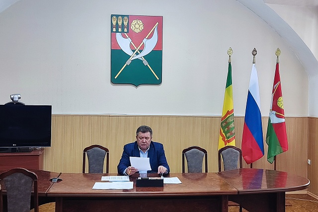 Глава Мокшанского района Н.Н.Тихомиров провел оперативное совещание по вопросам социального характера Глава Мокшанского района Н.Н.Тихомиров провел оперативное совещание по вопросам социального характера